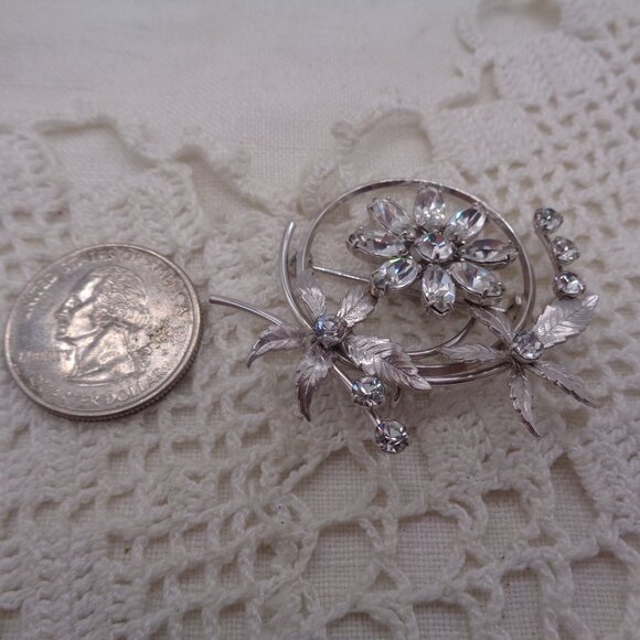 Vintage KREMENTZ Clear RHINESTONE Silver Tone FLOWER BROOCH - Picture 3 of 5